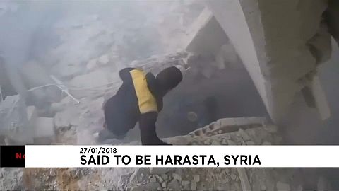 Região síria de Ghouta bombardeada durante a noite