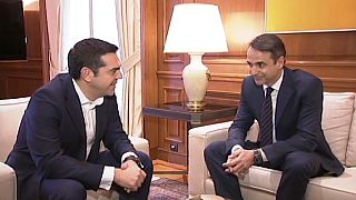 Alexis Tsipras busca apoyos en la oposición ante las negociaciones con Skopie