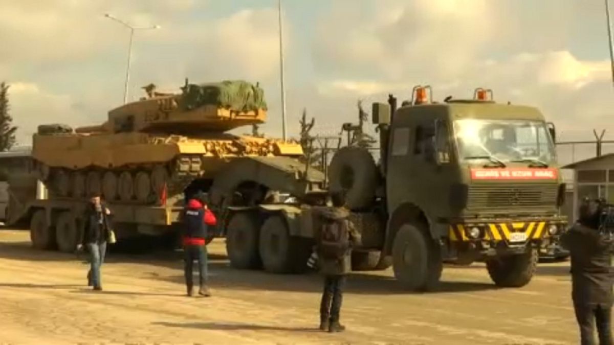 Újabb tankokat küld Törökország Szíriába a kurd erők ellen
