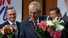 El euroescéptico Zeman gana las presidenciales checas y revalida el cargo