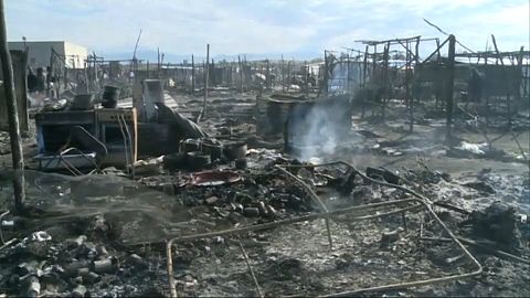 Incêndio em acampamento de imigrantes na Itália