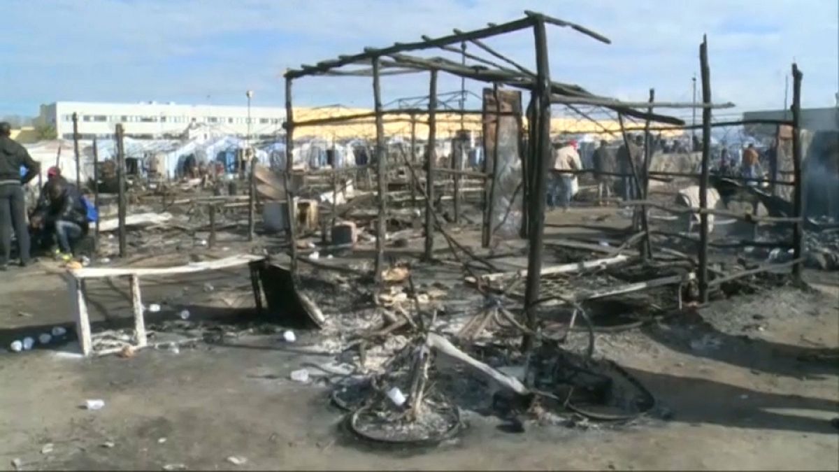 Italien: Eine Tote bei Brand in illegalem Flüchtlingslager