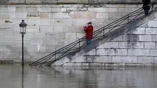 Paris'te uyarı: Su baskınlarına karşı önlem alın