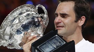 Avustralya Açık'ta tek erkeklerde İsviçreli Federer kupayı kaldıran sporcu oldu