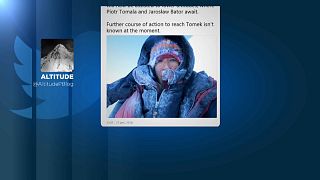 В Гималаях спасена альпинистка
