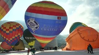 Színpompás hőlégballon-fesztivál
