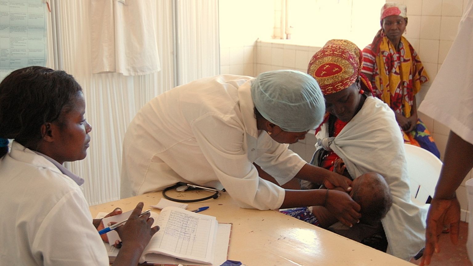 Angola tem falta de médicos e 1.500 no desemprego