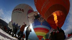 Bunte Flotte: Heißluftballonfestival in Château d'Oex eröffnet