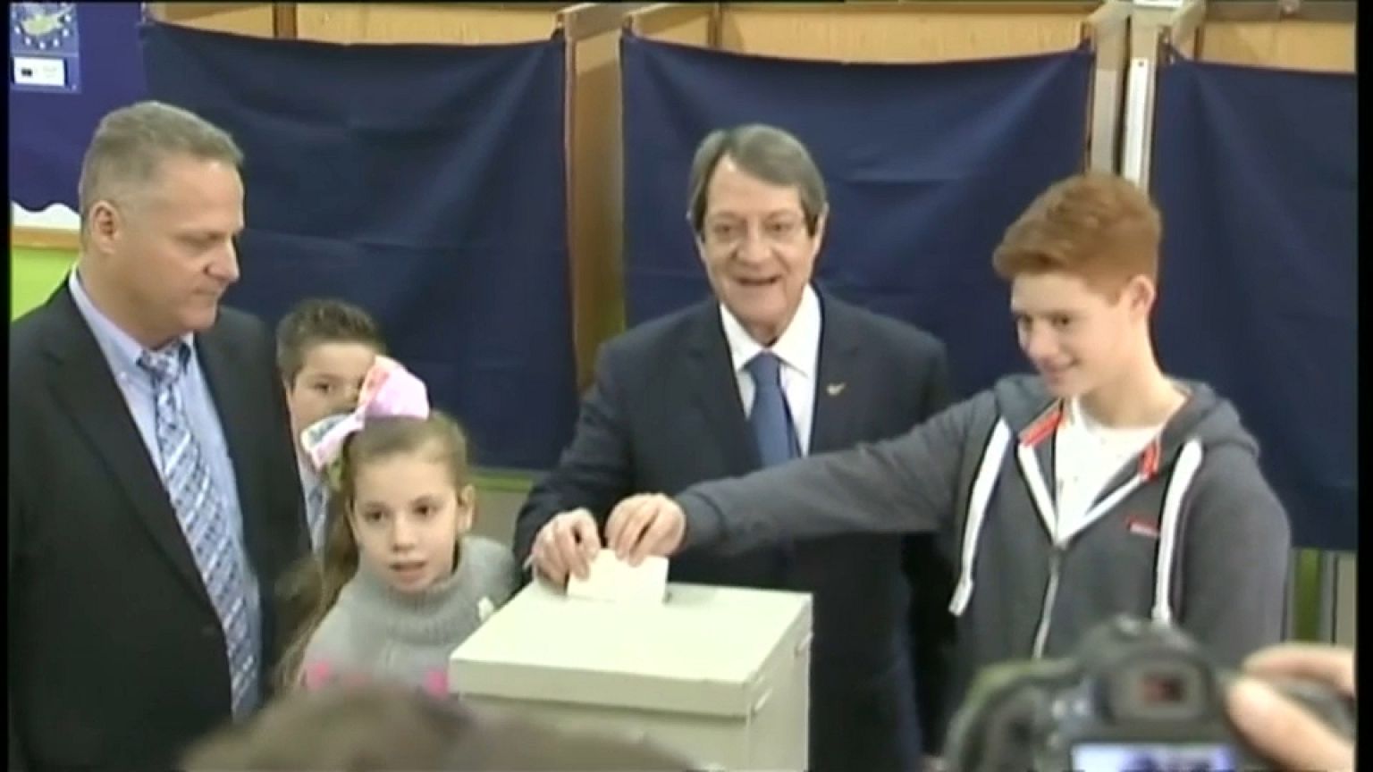Anastasiadis vence en la primera vuelta de las presidenciales en Chipre