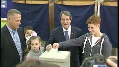 Anastasiadis vence en la primera vuelta de las presidenciales en Chipre