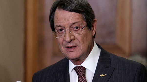 Nikosz Anasztasziadesz sajtótájékoztató tart az első forduló után Nikosz Anasztasziadesz sajtótájékoztató tart az első forduló után