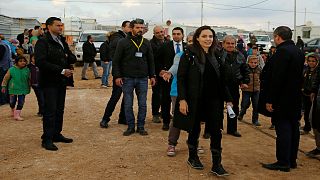  أنجلينا جولي تتفقد مخيم الزعتري وتدعو إلى التحرك لوقف الحرب في سورية