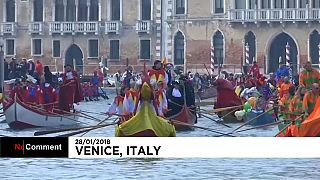 Rato gigante abre famoso Carnaval de Veneza