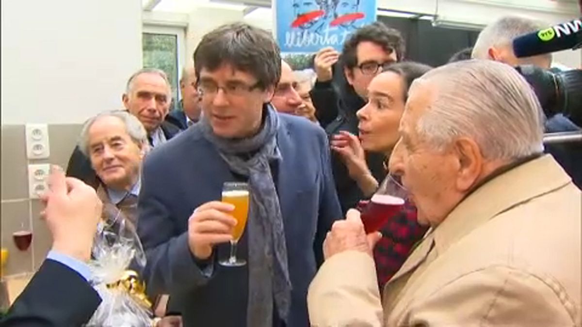 Puigdemont vai pedir autorização judicial para participar em cerimónia de investidura