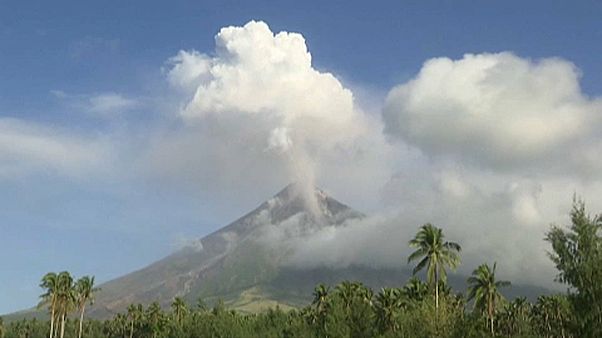 Nem nyugszik a Mayon vulkán Nem nyugszik a Mayon vulkán