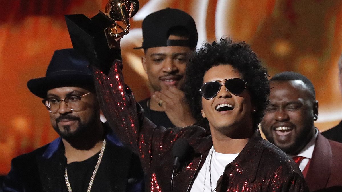 Bruno Mars 7 ödülle Grammy Ödül Töreni'ne damga vurdu