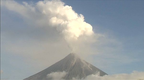 Non cessa l'eruzione del Mayon Non cessa l'eruzione del Mayon