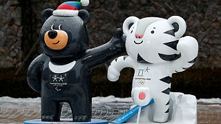 Soohorang, à direita, é a mascote dos Jogos Paralímpicos de inverno 2018