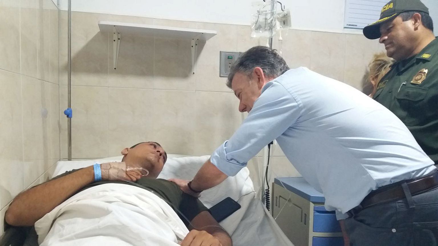 Presidente colombiano suspende diálogo con ELN por atentados contra policías