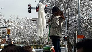 «دختران خیابان انقلاب» در شهرهای مختلف ایران