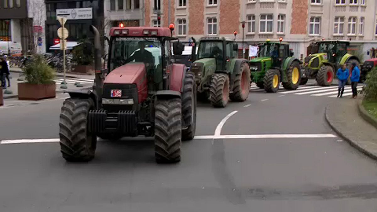 Traktorokkal foglalták el Brüsszel utcáit