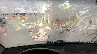مصادرة رخصة قيادة سيدة نرويجية لتراكم الثلوج على زجاج سيارتها