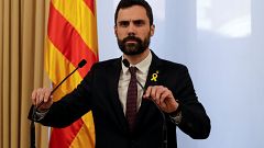 Torrent defende Puigdemont e adia investidura