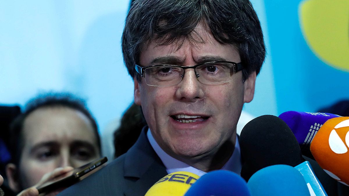 Le président du parlement catalan repousse la session d'investiture de Puigdemont 