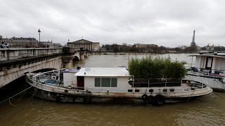 Уровень воды в Сене снижается