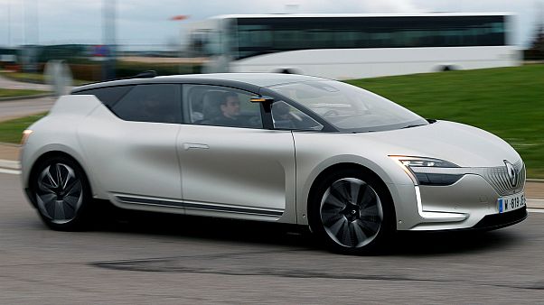 Renualt elektrikli sürücüsüz aracını tanıttı Renualt elektrikli sürücüsüz aracını tanıttı