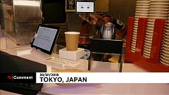 Abre en Tokio el primer café con camareros robot
