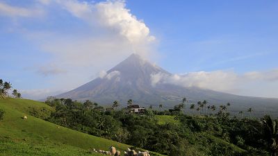 Вулкан Майон не успокаивается