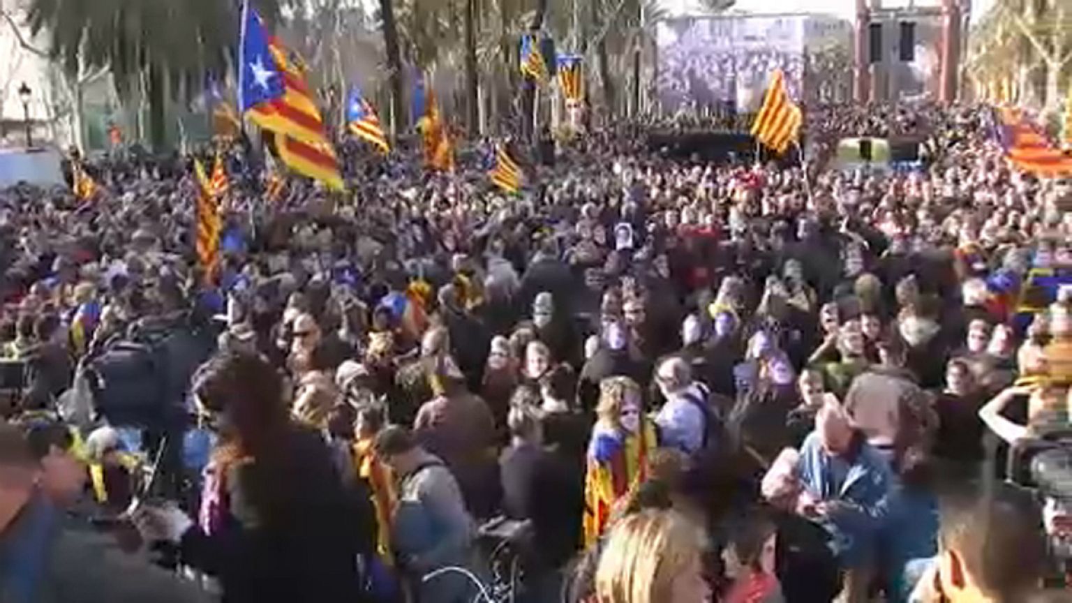 Halasztás és tüntetés Barcelonában