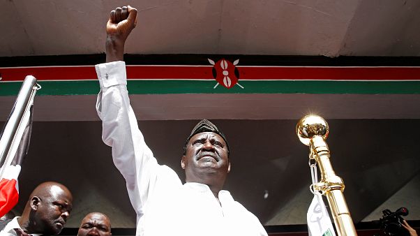 Raila Odinga faz "tomada de posse" simbólica no Quénia Raila Odinga faz "tomada de posse" simbólica no Quénia