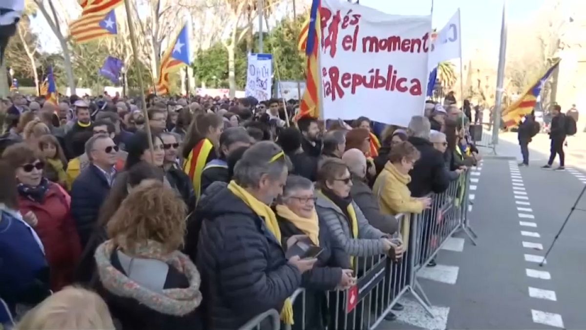 Katalonya'da sol kanat meclis oylamasının ertelenmesini memnuniyetle karşıladı