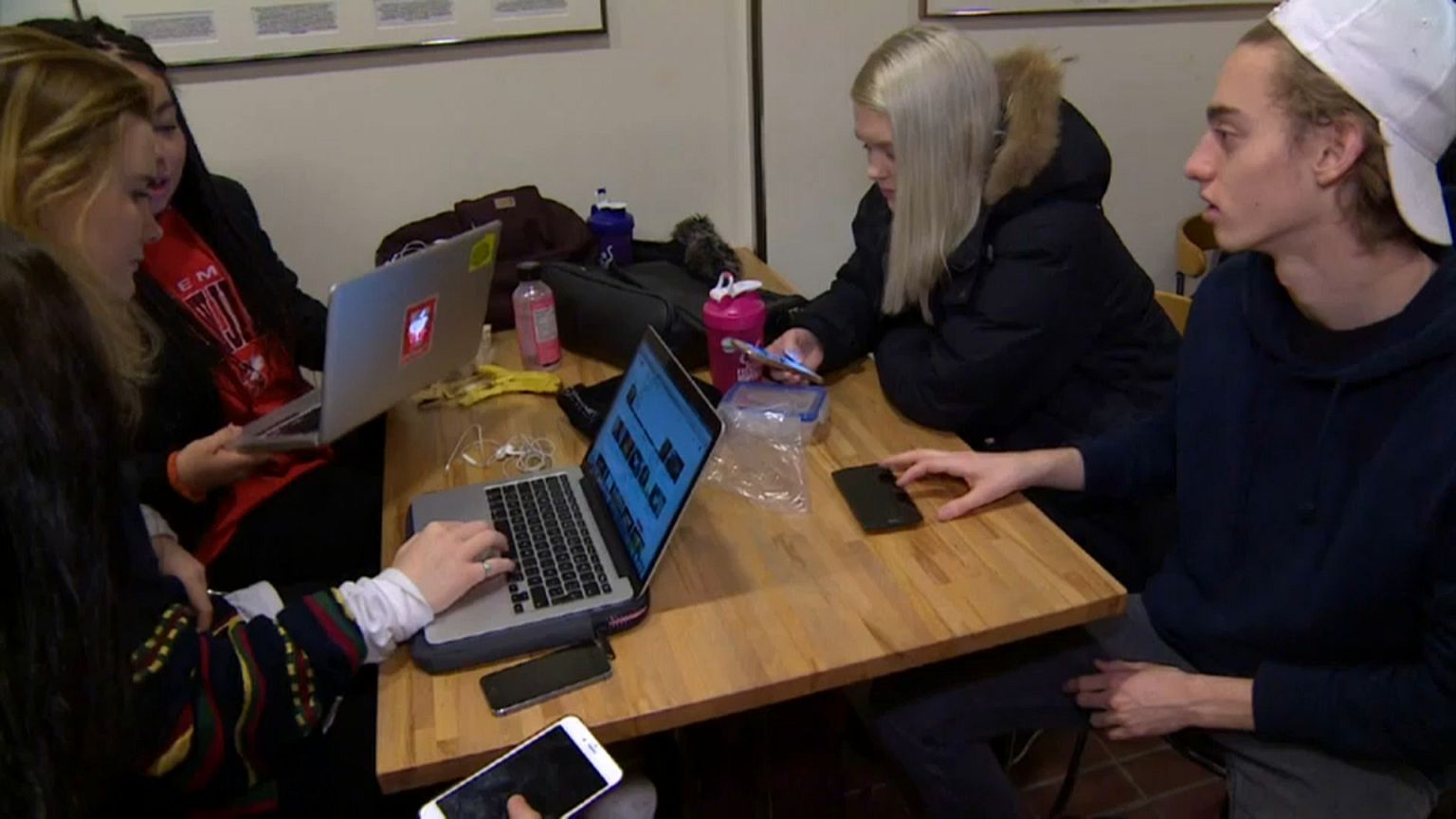 Islanda: studio rivela effetti della pornografia online su adolescenti