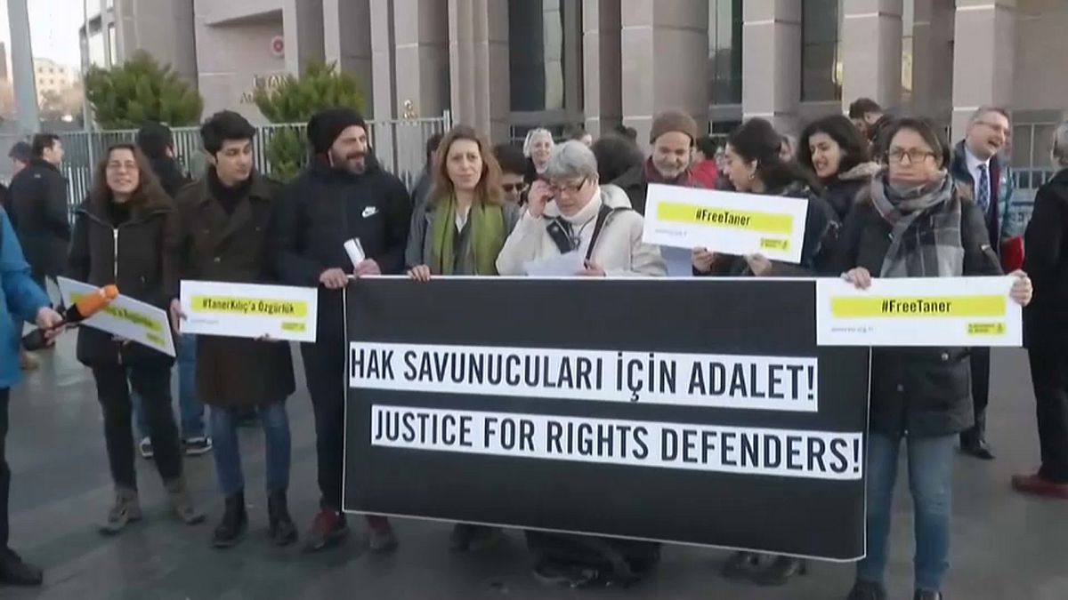 Turchia, scarcerato il presidente di Amnesty International