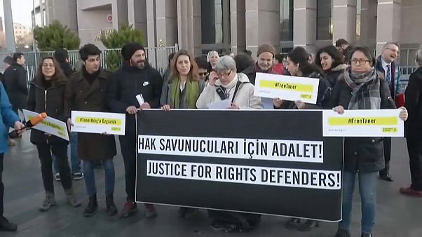 Turchia, scarcerato il presidente di Amnesty International Turchia, scarcerato il presidente di Amnesty International