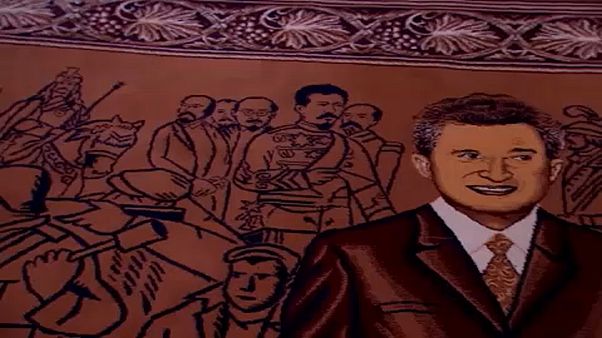 Árverésen a Ceaușescu-korszak kegytárgyai Árverésen a Ceaușescu-korszak kegytárgyai