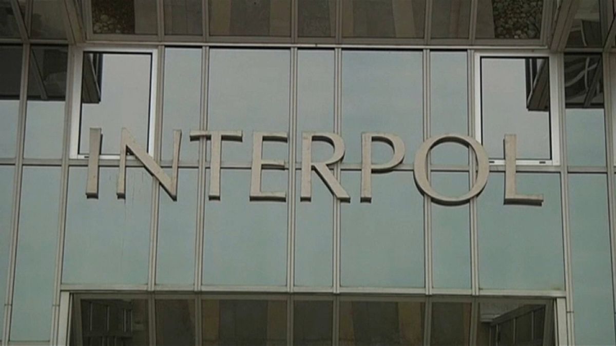 Interpol: 50 combattenti dell'Isis sbarcati in Italia, la polizia smentisce