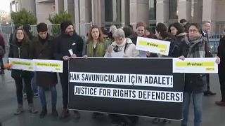 Emberi jogi aktivisták pere Törökországban