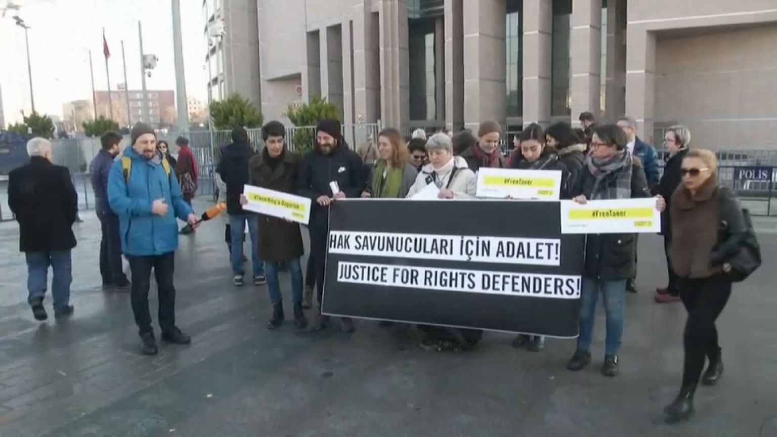 Liberdade condicional para presidente da Amnistia Internacional da Turquia