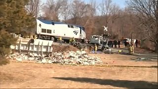 مقتل شخص في اصطدام قطار بشاحنة قمامة في أمريكا