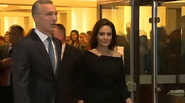 Angelina Jolie manifesta-se sobre a violência contra as mulheres Angelina Jolie manifesta-se sobre a violência contra as mulheres