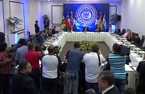 Avances pero no acuerdo en el diálogo venezolano