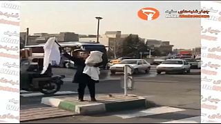 Weiße Mittwoche: Irans Frauen zeigen Flagge