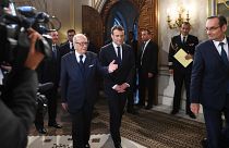 الرئيس الفرنسي في تونس يخالف بخطابه أسلافه