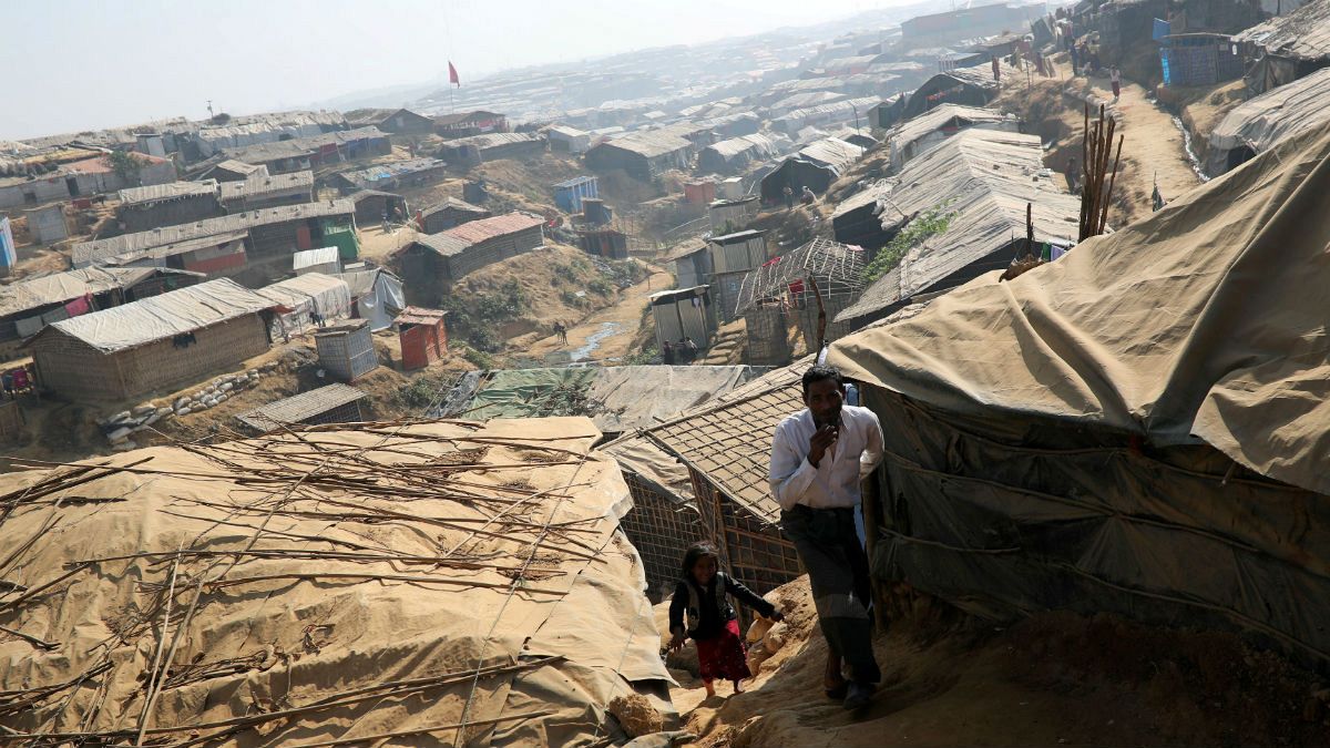 Rohingja tömegsírokat találtak Mianmarban 