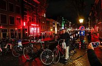 'Tourists must have their backs turned to red light district windows', says Amsterdam city council