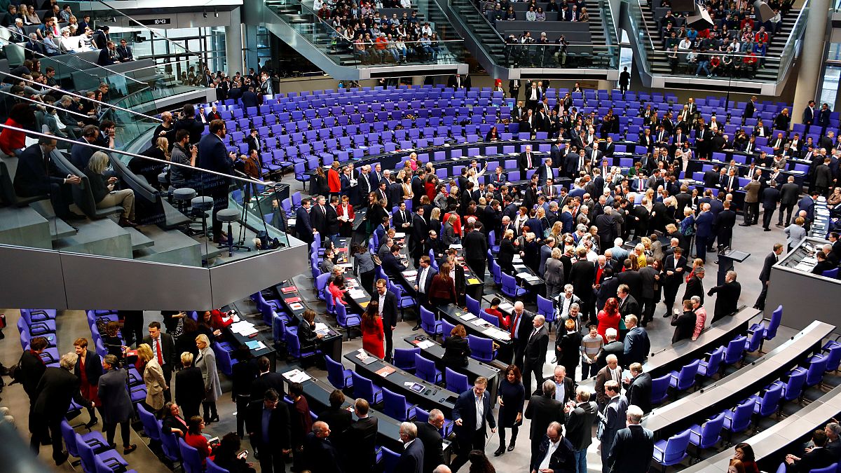 البرلمان الألماني يصدم اللاجئين بموافقته على وقف لمّ شمل عائلاتهم